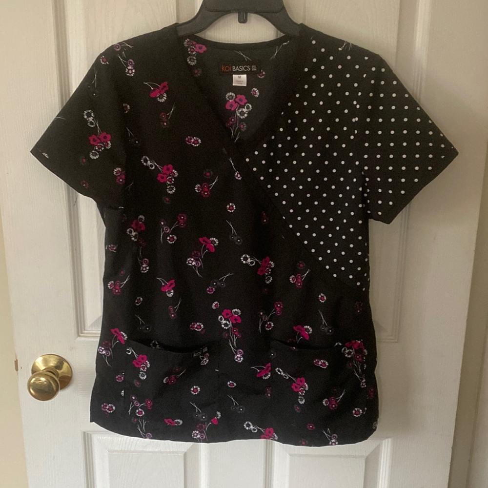 Very Gently Used Koi Basics Scrub Top- SZ Medium